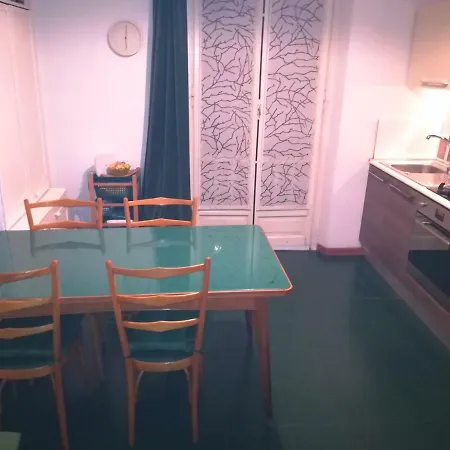 بيت ضيافة Int 8